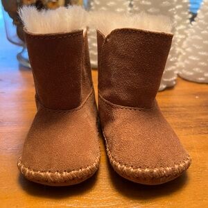 Infant Ugg size 0/1 chestnut booties